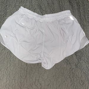 size 6 white lululemon hottie hot shorts